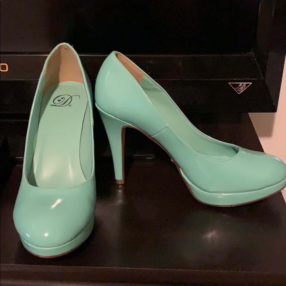 Teal pumps